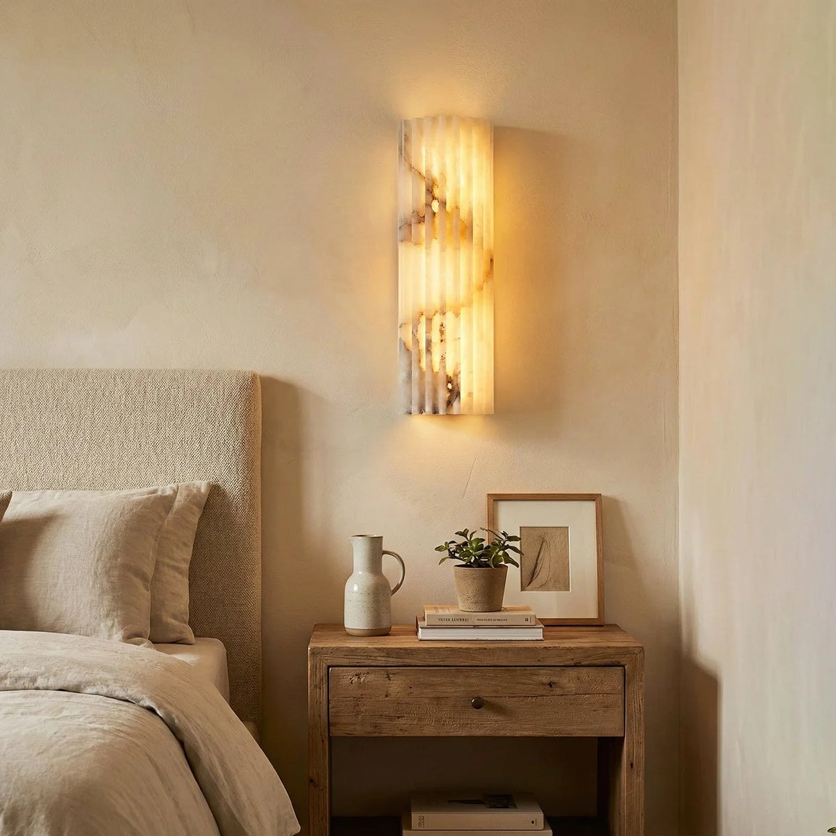 Sculpted Alabaster Wall Light – Brass Frame, Integrated LED