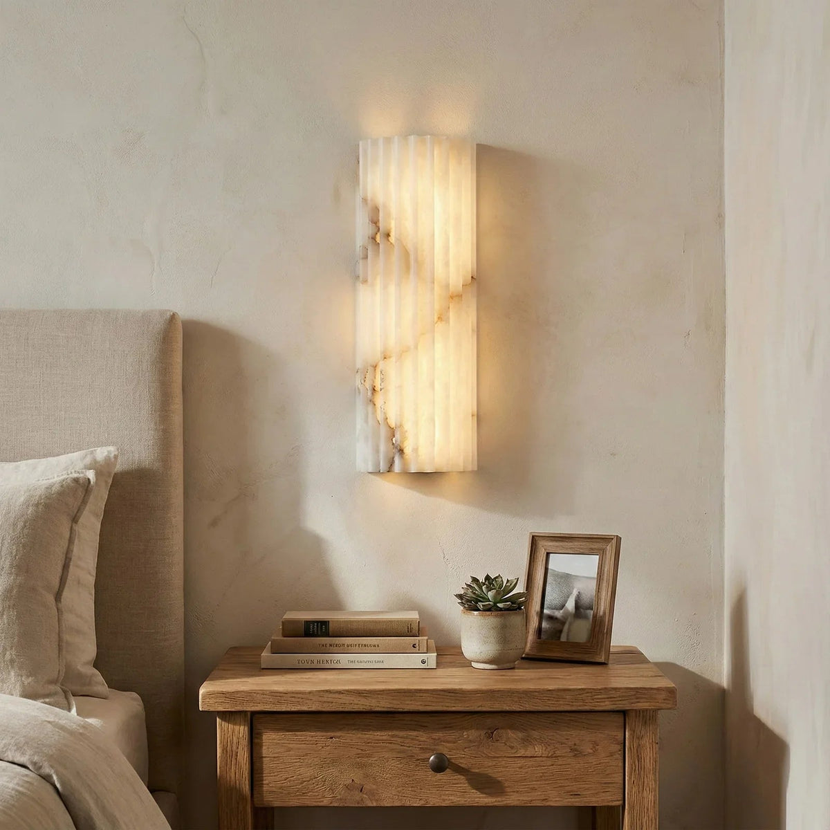 Sculpted Alabaster Wall Light – Brass Frame, Integrated LED