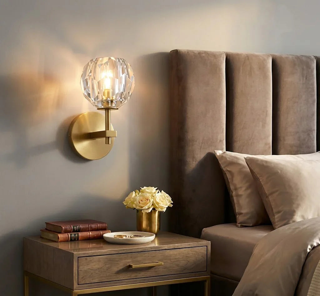 Cristaline wall light in solid brass with cut crystal