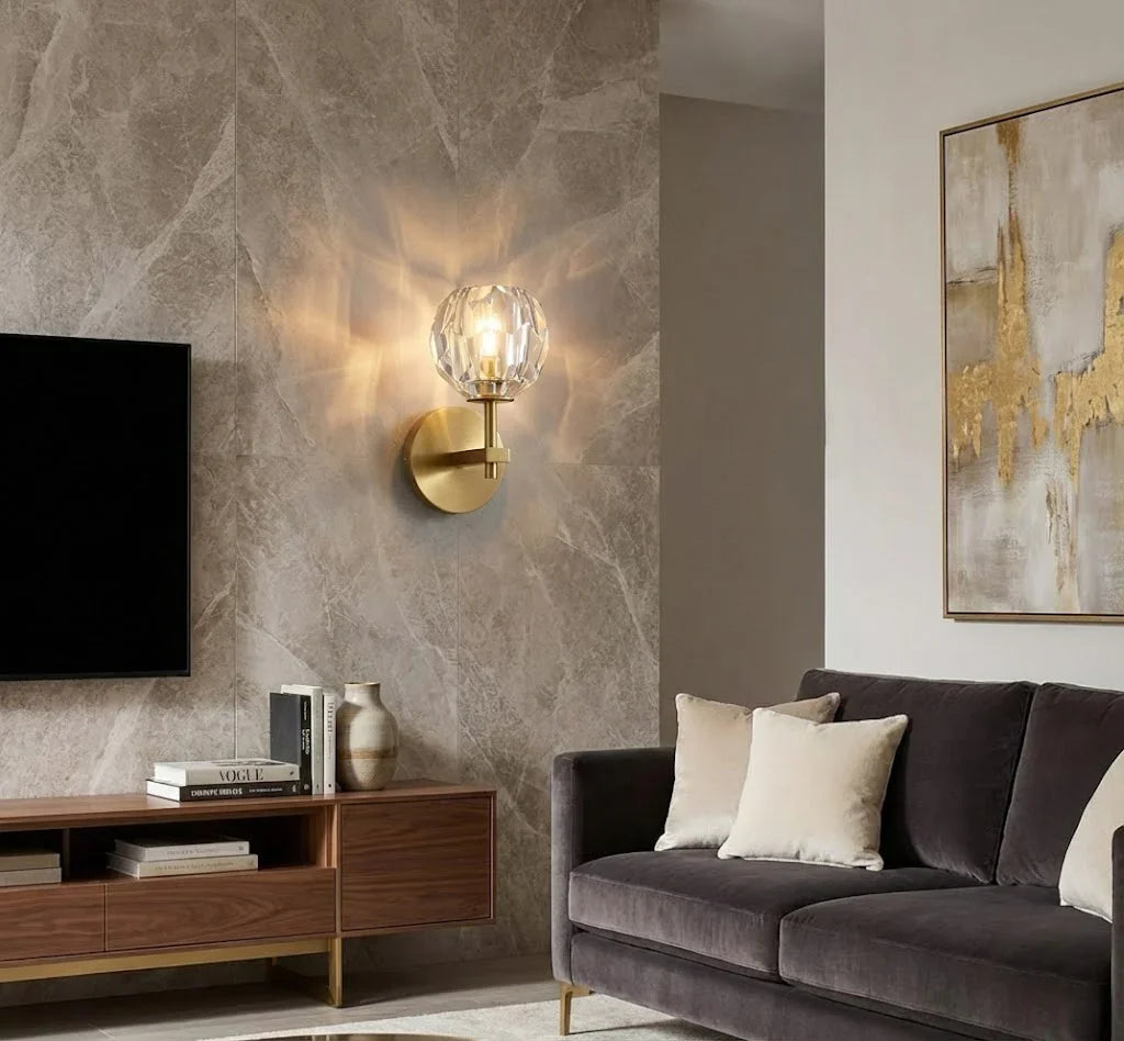 Cristaline wall light in solid brass with cut crystal