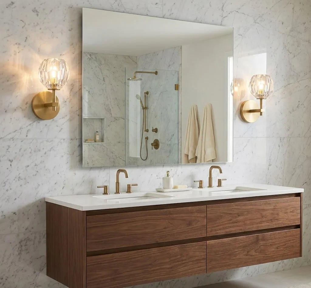 Cristaline wall light in solid brass with cut crystal