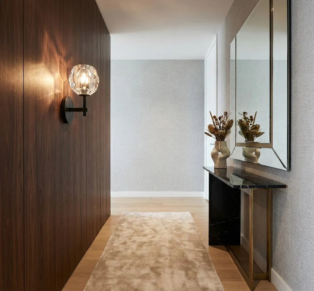 Cristaline wall light in solid brass with cut crystal