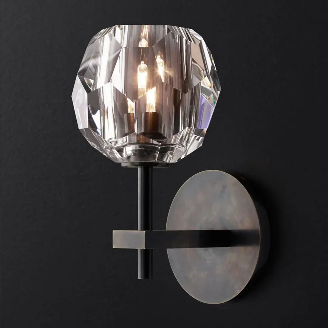 Cristaline wall light in solid brass with cut crystal