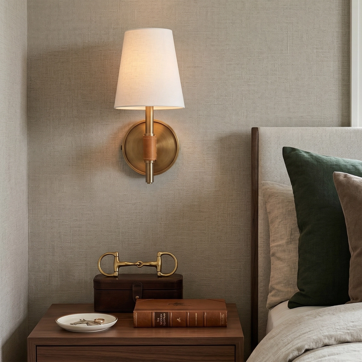 Hastings Wall Light – Beige Leather and Aged Brass, Dimmable