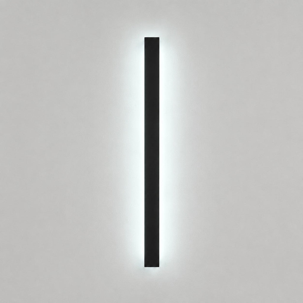 Lumiris black metal outdoor wall light, vertical LED lighting, modern design for facades and gardens.