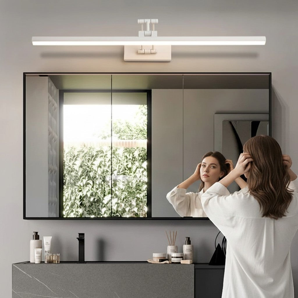 Lumiris linear wall light in white metal with adjustable LED lighting, ideal for a bathroom.